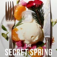 Свежая подача, отражающая концептуальный парфюм The Secret Spring — источник вкуса и аромата.