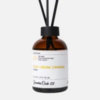 Диффузор для дома: Яблоко, Груша, Крем, Карамель создаёт мягкий и сладкий ароматический фон. Фруктовые ноты сочетаются с кремовой теплотой и лёгкой карамельной сладостью, формируя уютную атмосферу в помещении.