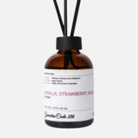 Диффузор для дома: Малина, Клубника, Ваниль, Амбра, Мускус, Бобы Тонка создаёт насыщенное, сладкое и тёплое звучание. Фруктовые ноты формируют яркое начало, а тёплая база делает аромат мягким и комфортным для интерьера.