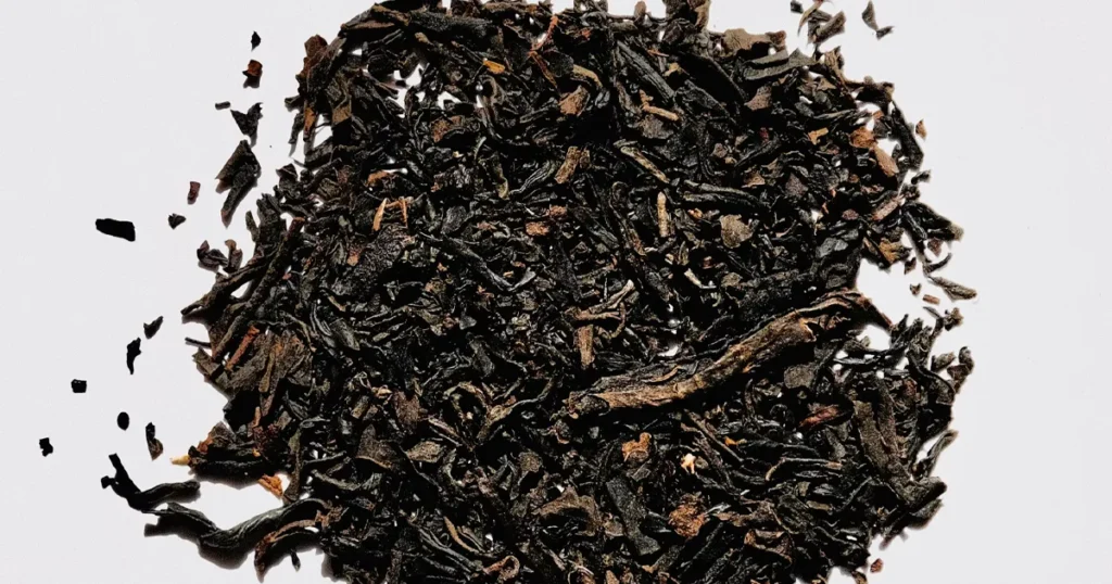 Табак в парфюмерии раскрывает смолистые и медовые оттенки. Узнайте, как звучат ноты табака и почему аромат табака в духах ценят производители.