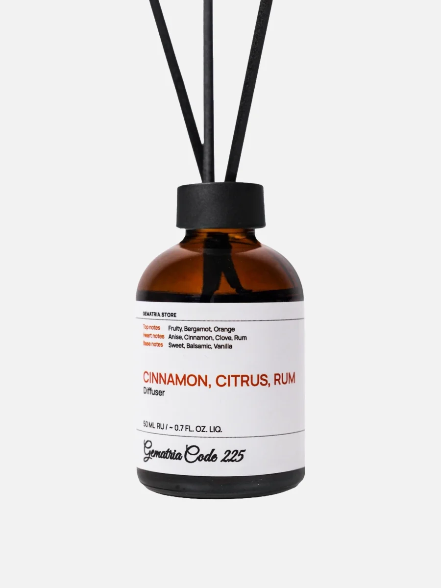 Ароматический диффузор для дома: Корица, Ром, Цитрусовые, Гвоздика, Ваниль создаёт тёплую и сбалансированную атмосферу. Аромат раскрывается мягко, сочетая свежесть и густые пряные ноты, наполняя пространство комфортом и спокойствием.