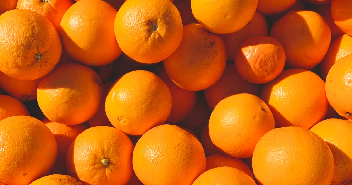 Апельсин. Нота в парфюмерии, что обеспечивает ровный цитрусовой характер композиции. Запах апельсина подчёркивает натуральные фруктовые оттенки.