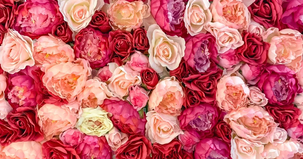 В этой визуализации раскрывается насыщенный оттенок, где Чем пахнет Роза Красная читается в тёплом красном звучании, а Нота Розы формирует округлый и богатый характер изображения.